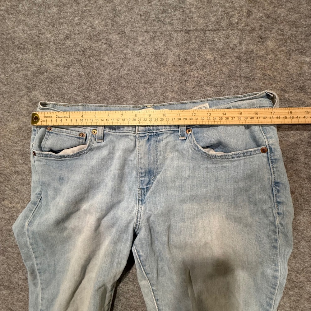 Levis Boyfriend Jeans Light Wash Distressed Blue Denim Size 31 CW-3815 - Picture 7 of 10